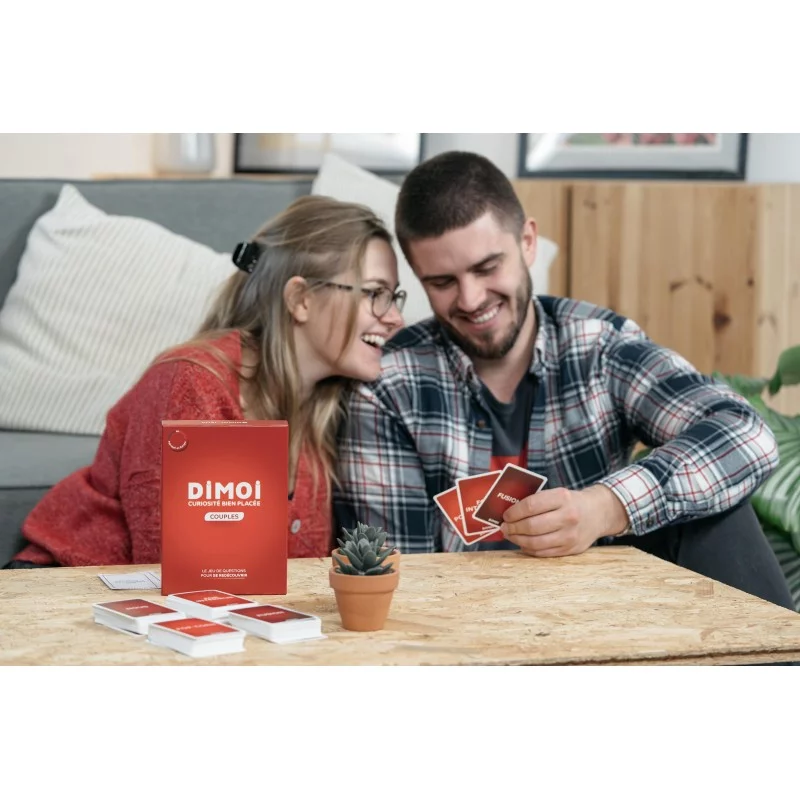 Dimoi Jeu de Couple 240 Cartes pour entamer des Conversations passionnantes  et développer sa complicité Amoureuse - Cadeau Femme ou Homme - Idée Cadeau  Couple Parfaite pour Saint-Valentin : : Jeux vidéo