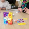 Joueurs autour de la boîte du jeu d'ambiance Bango.