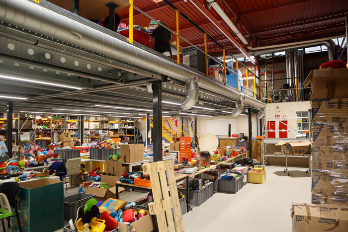 L'entrepôt de Yoti plein de jouets qui ont failli être jetés