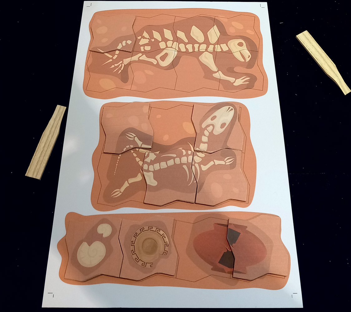 Dans la première version, des objets remplaçait certains dinosaures